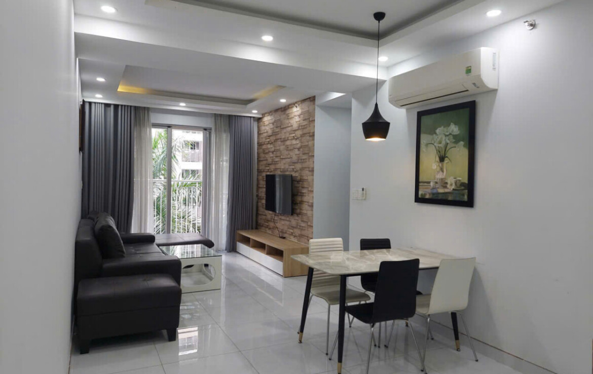 phong khach can ho ban 27 1170x738 - Bán căn hộ chung cư Scenic Valley 1, 80m2, giá 8.1 tỷ, view trực diện hồ bơi, xem nhà dễ.