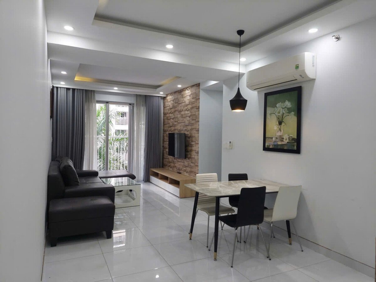 phong khach can ho ban 27 - Bán căn hộ chung cư Scenic Valley 1, 80m2, giá 8.1 tỷ, view trực diện hồ bơi, xem nhà dễ.