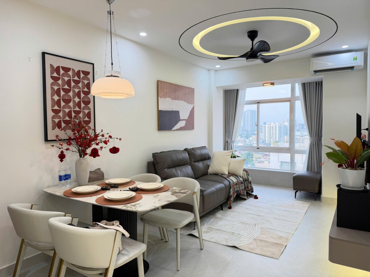 phong khach can ho ban 8 - Bán căn hộ 02pn chung cư Sky Garden 3, 5.390 tỷ, nhà mới 100%, đầy đủ nội thất.