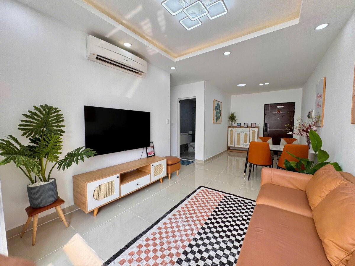 phong khach can ho can ban 4 - Bán căn hộ 70,1m2, chung cư Sky Garden 3, 03pn, giá 5.850 tỷ, nhà đẹp, đầy đủ nội thất.