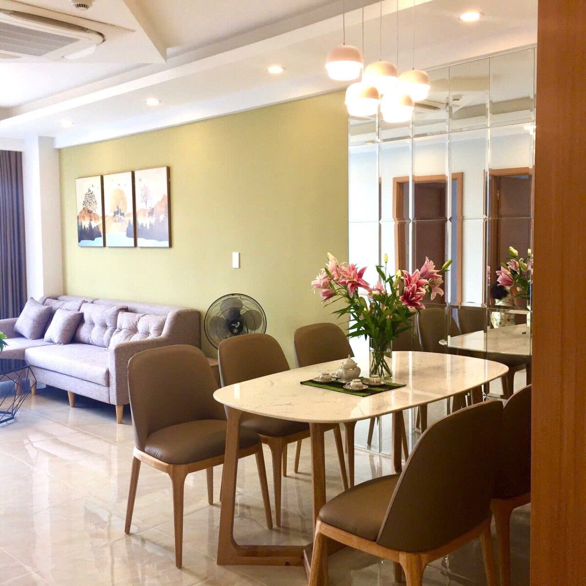 phong khach can ho can cho thue 2 - Cho thuê căn hộ 77m2, chung cư Scenic Valley , 02pn, giá 21tr/tháng, đầy đủ nội thất.