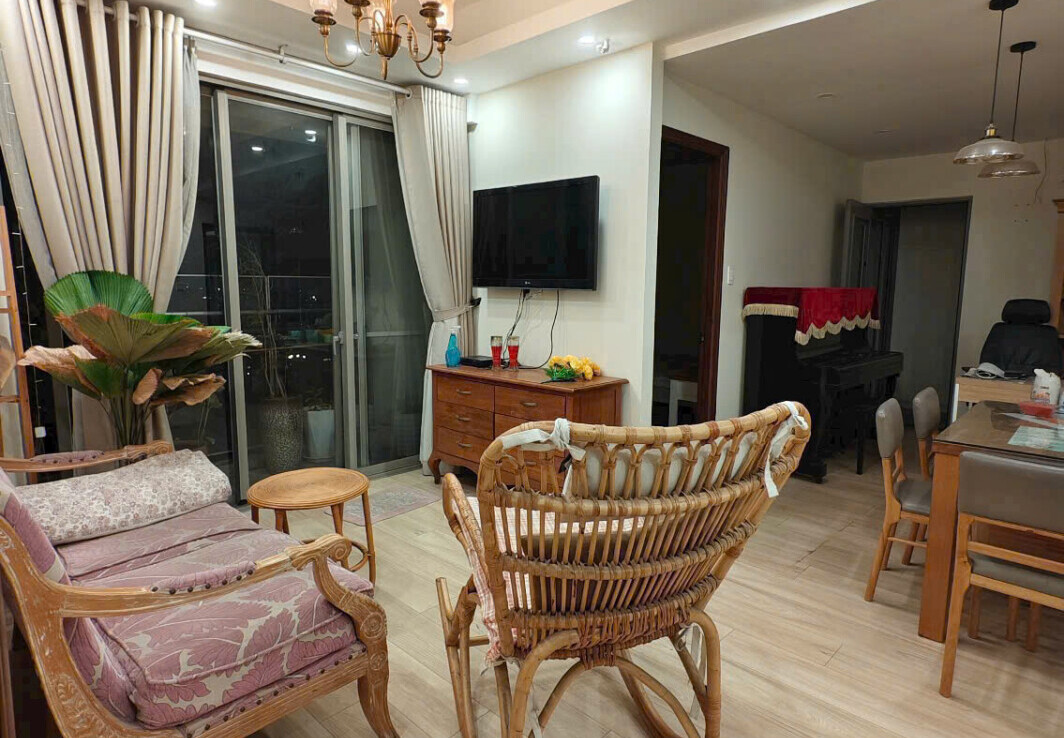 phong khach can hung phuc ban 1064x738 - Bán nhanh căn hộ Hưng Phúc Happy residences. DT 78m2 Thiết kế 2 Phòng-2wc- Lầu cao- Giá 7.2 Tỷ