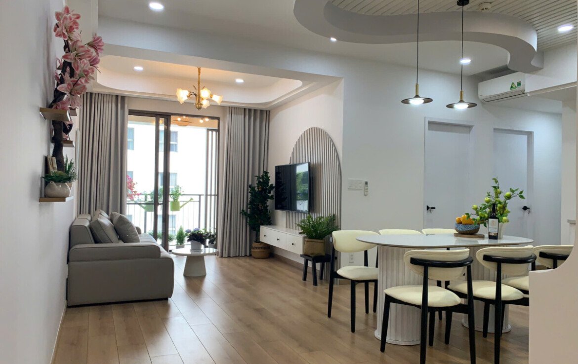 phong khach can ssr can ban 1170x738 - Cần bán gấp căn hộ Saigon South Residences. DT 95m2 Nhà đẹp- mới- 3 Phòng-2wc- Lầu trung- Giá 8.350 Tỷ