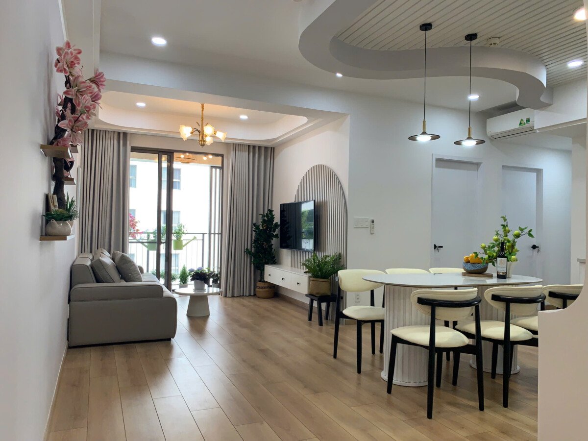 phong khach can ssr can ban - Cần bán gấp căn hộ Saigon South Residences. DT 95m2 Nhà đẹp- mới- 3 Phòng-2wc- Lầu trung- Giá 8.350 Tỷ