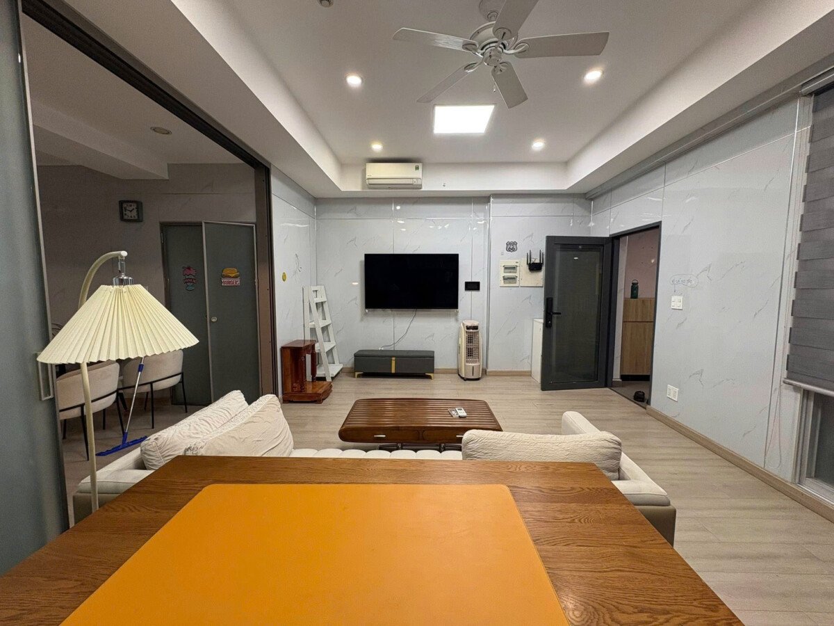 phong khach dep cho thue - Cho thuê căn hộ Scenic Valley 2. DT 107m2 Tầng sân vườn- 2 Phòng-2wc- Nội thất như hình- Giá 20 Triệu/Tháng