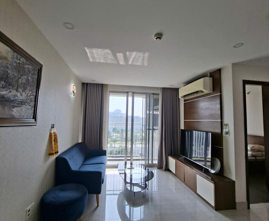 phong khach don nang 1 900x738 - Bán căn hộ Scenic Valley 1. DT 71m2 Thiết kế 2 Phòng-2wc- Lầu trung- sổ hổng sẵn- nhà trống xem dễ. Giá 7.150 Tỷ