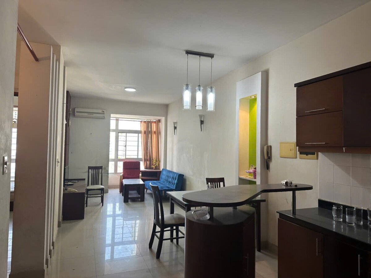 phong khach rong - Bán gấp căn hộ Sky Garden 1. DT 71m2 Nhà cơ bản tiện mua sửa lại- 2 Phòng-1wc- Giá chỉ 4.750 Tỷ
