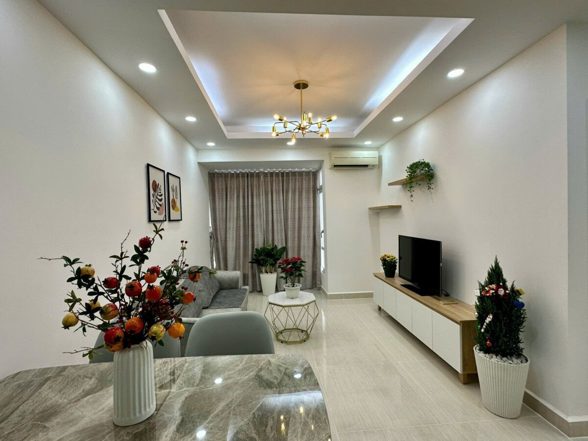 phong khach sky garden 3 cho thue 7 - Cho thuê căn hộ đẹp tại Sky Garden 3. DT 70m2 Lầu cao- View đẹp- 2 Phòng-2wc- Nội thất đây đủ- Giá 18 Triệu/Tháng