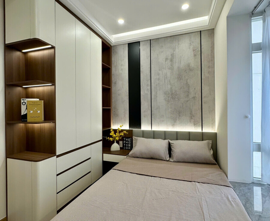 phong ngu 1 5 900x738 - Bán căn hộ đẹp tại Sky Garden 3. DT 70m2 Nhà đẹp Mới 100%- thiết kế 3 Phòng-2wc- Nội thất như hình- Giá 6.5 Tỷ