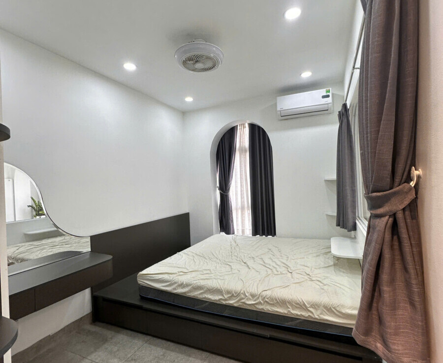 phong ngu 1 can ho ban 900x738 - Bán căn hộ Sky Garden 1. DT 71m2 Nhà đẹp- Lầu cao- View không bị chắn- 2 phòng-2wc- Giá tốt 4.9 Tỷ