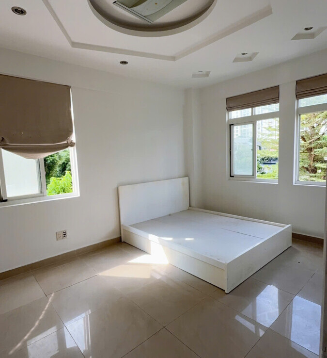 phong ngu 2 675x738 - Bán nhanh căn hộ Cảnh Viên 2. DT 118m2 Thiết kế 3 Phòng ngủ-2wc- View biệt thự- Giá 10.450 Tỷ