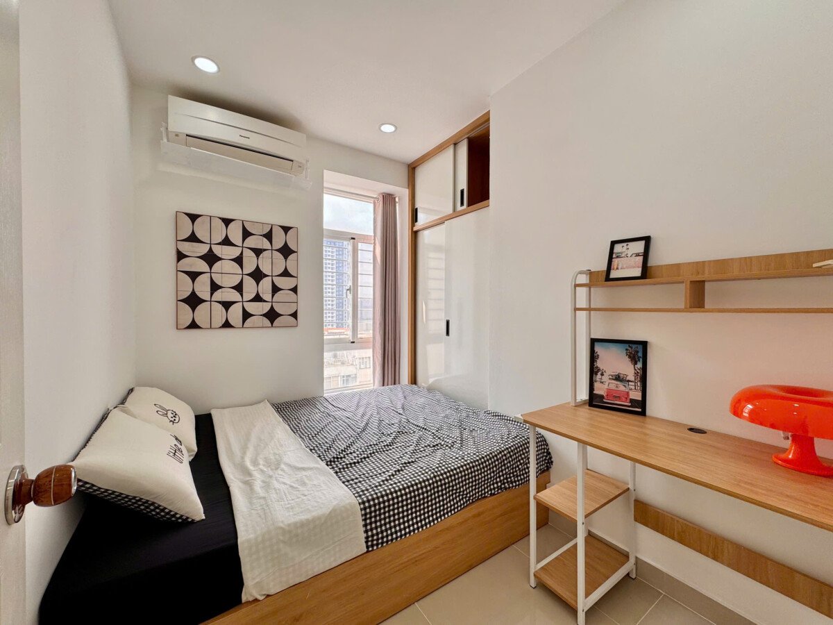 phong ngu can ho ban 16 - Bán căn hộ 70,1m2, chung cư Sky Garden 3, 03pn, giá 5.850 tỷ, nhà đẹp, đầy đủ nội thất.