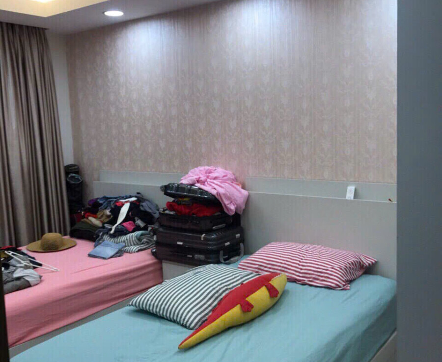 phong ngu can ho ban 9 900x738 - Bán căn hộ 110m2, chung cư Scenic Valley 1, giá 9.8 tỷ, nội thất đầy đủ, view hồ bơi.