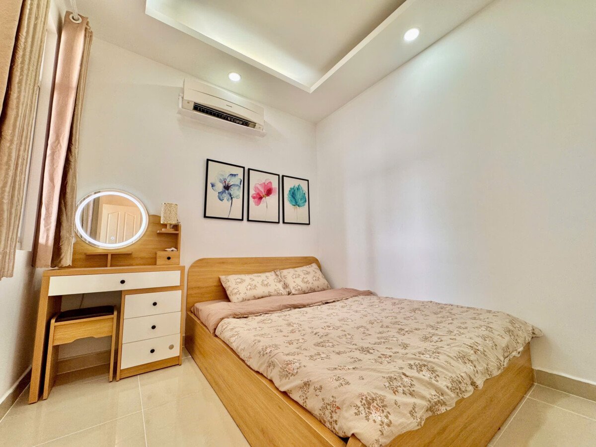 phong ngu can ho can ban 9 - Bán căn hộ 70,1m2, chung cư Sky Garden 3, 03pn, giá 5.850 tỷ, nhà đẹp, đầy đủ nội thất.