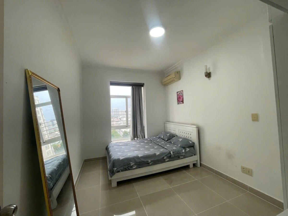 phong ngu can ho sky 3 cho thue 7 - Cho thuê căn góc Sky Garden 3. DT 74m2 Thiết kế 2 phòng ngủ-2wc- Nội thất đầy đủ- Giá thuê 15 Triệu/Tháng