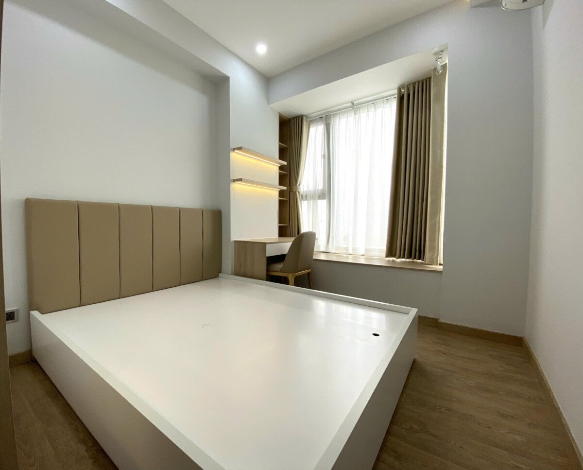 phong ngu lon can ho can ban - Bán căn hộ 75m2 chung cư The Peak , 02pn, giá 10 tỷ, nhà mới, nội thất đầy đủ,