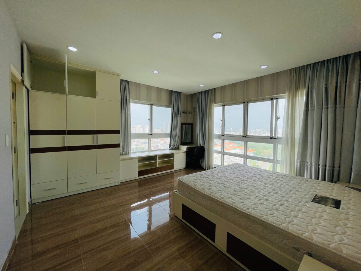 phong ngu lon - Giảm giá bán gấp căn hộ 100m2 tòa N chung cư Happy Valley phường Tân Hưng