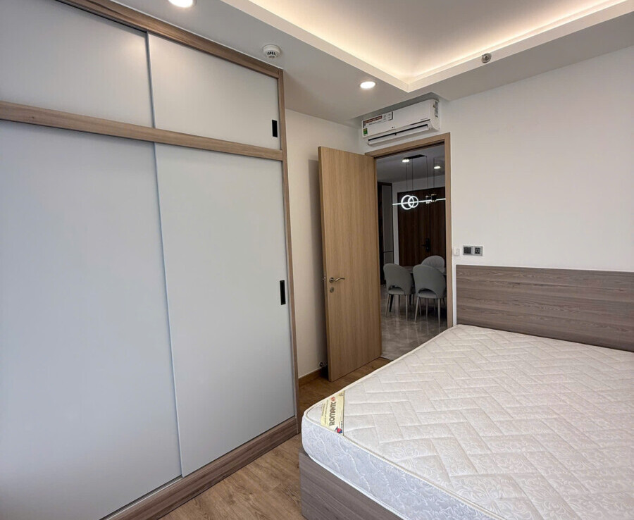 phong ngu rong rai 900x738 - Giá mua bán căn hộ 2pn tòa G chung cư The Peak m8 phường Tân Mỹ T3/3026