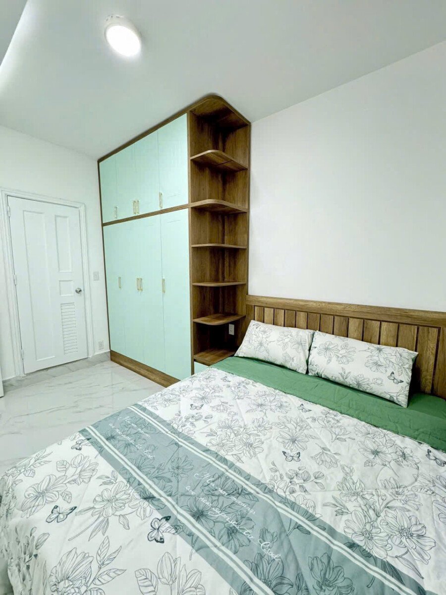 phong ngu sky 2 ban - Bán căn hộ đẹp tại Sky Garden 2. DT 71m2 Nhà đẹp- thiết kế 2 Phòng-2wc- Đang cho thuê 19 Triệu. Giá bán 5.650 Tỷ