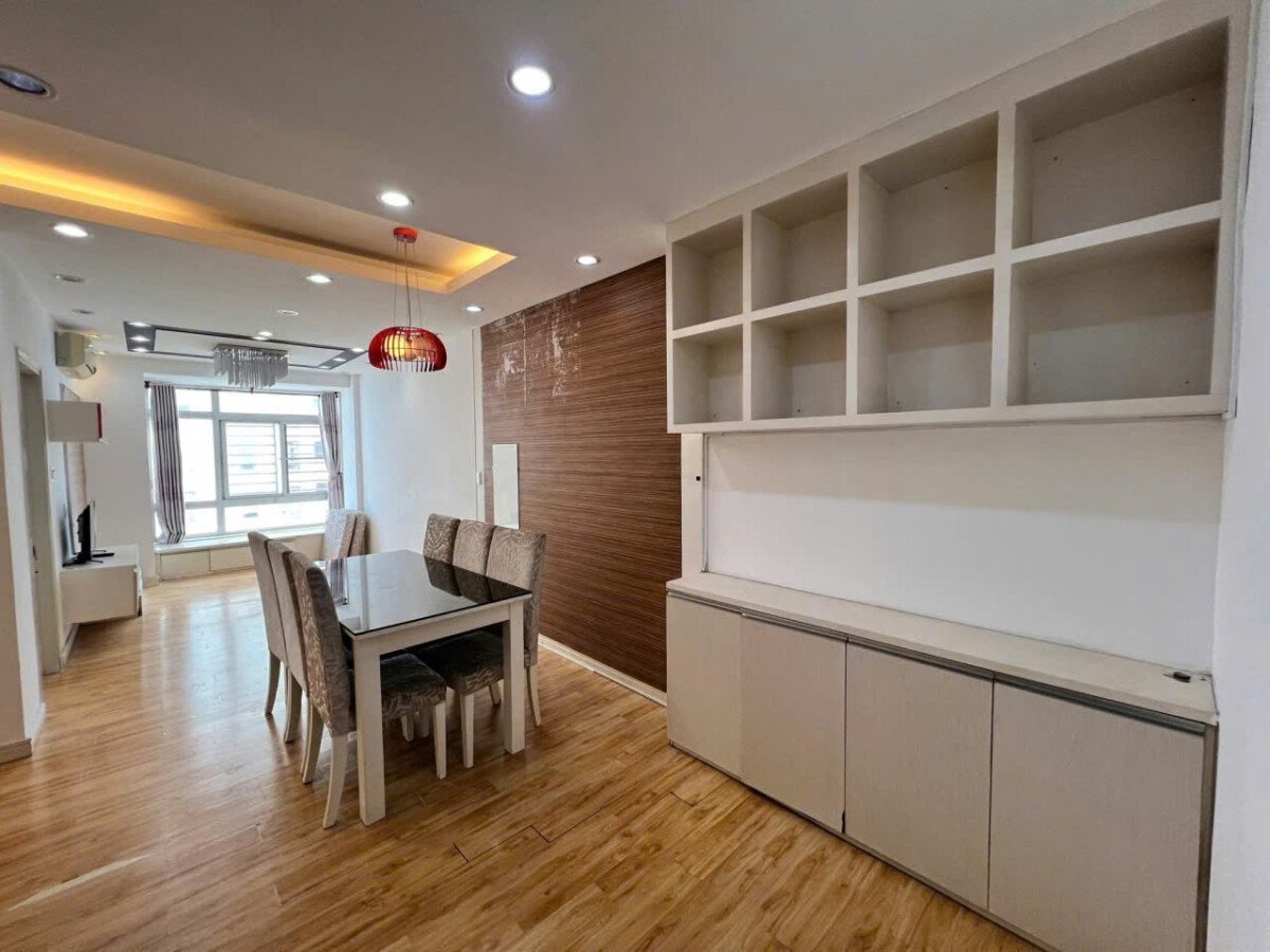 phong ngu sky garden 3 chi thue 6 4 - Cho thuê căn hộ Sky Garden 3. DT 56m2 Thiết kế 1 Phòng ngủ-1wc- Nội thất như hình- Giá 12 Triệu/Tháng