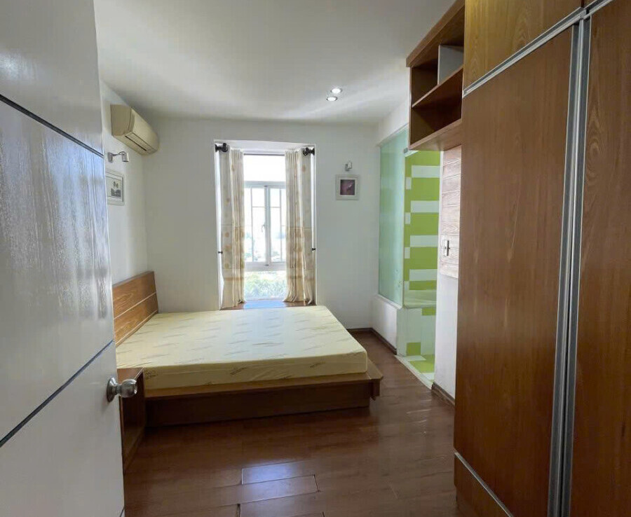 phong ngu thoang 900x738 - Bán nhanh căn góc Sky Garden 3. DT 74m2-Lầu đẹp- Nhà tiện sửa theo ý- 2 Phòng-2wc- Giá bán 5.850 Tỷ