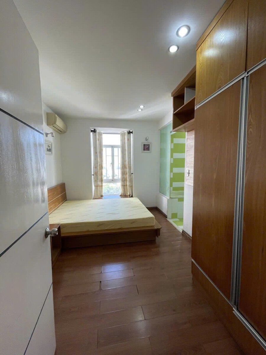 phong ngu thoang - Bán nhanh căn góc Sky Garden 3. DT 74m2-Lầu đẹp- Nhà tiện sửa theo ý- 2 Phòng-2wc- Giá bán 5.850 Tỷ