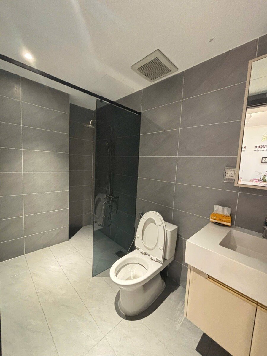 toilet can ho can ban - Giảm 100 Triệu Bán nhanh căn hộ Celesta rise Nguyễn Hữu Thọ. DT 49m2 Nội thất như hình- Giá tốt 4.3 Tỷ