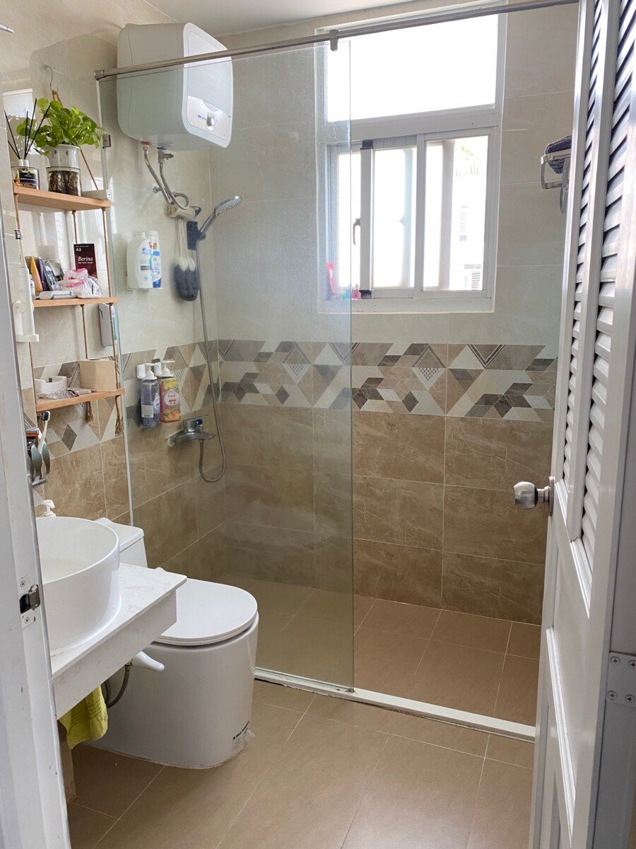 toilet can ho gia re 1 - Bán nhanh căn góc Sky Garden 3. DT 72m2 Lầu cao Giá tốt chỉ 5.690 Tỷ- thiết kế 2 phòng-2wc