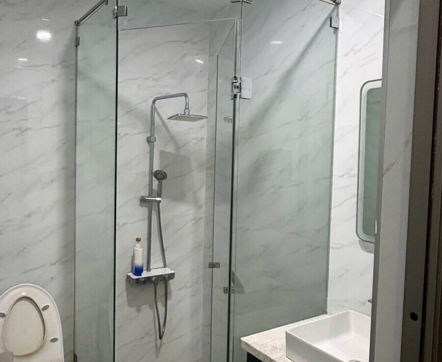 toilet can shop cho thue 900x738 - Cho thuê căn hộ Scenic Valley 2. DT 107m2 Tầng sân vườn- 2 Phòng-2wc- Nội thất như hình- Giá 20 Triệu/Tháng