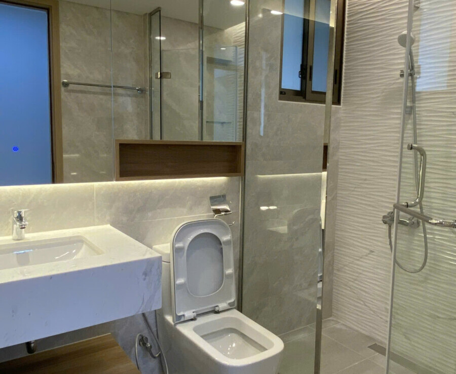 tollet can ho ban 10 900x738 - Cần bán nhanh căn hộ 75m2, chung cư Midtown The Peak, tầng cao, giá 9.8 tỷ + 01 ô đậu xe tầng hầm.