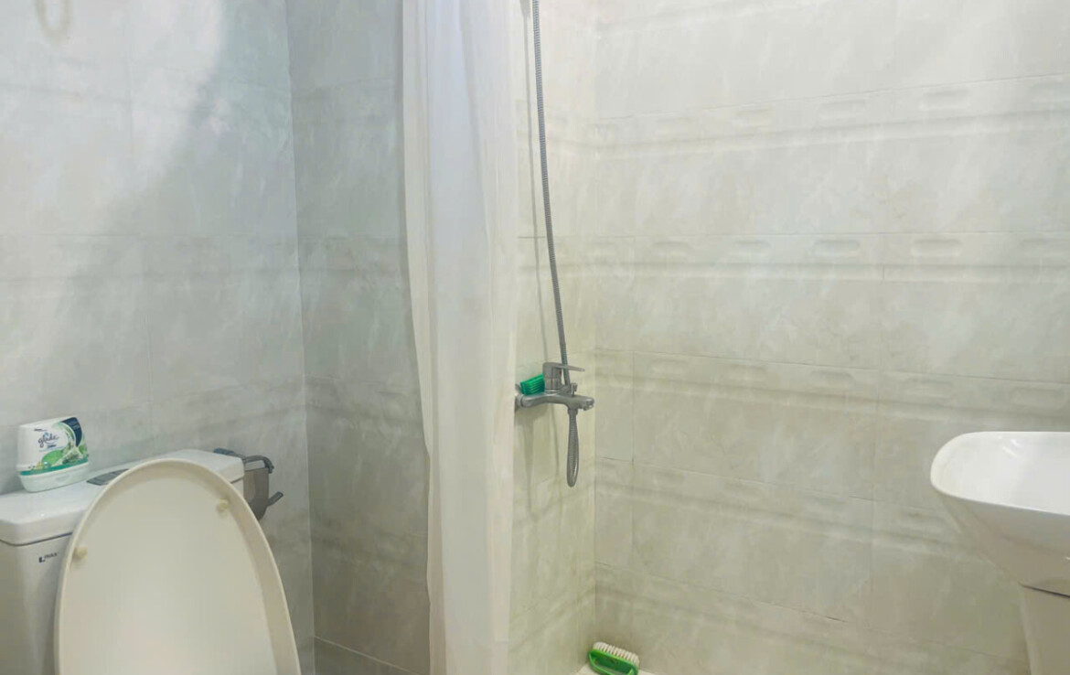 tollet can ho ban 2 1 1170x738 - Bán căn hộ 74m2, chung cư Sky Garden 3, nhà đầy đủ nội thất, 02pn, giá 6.2 tỷ.