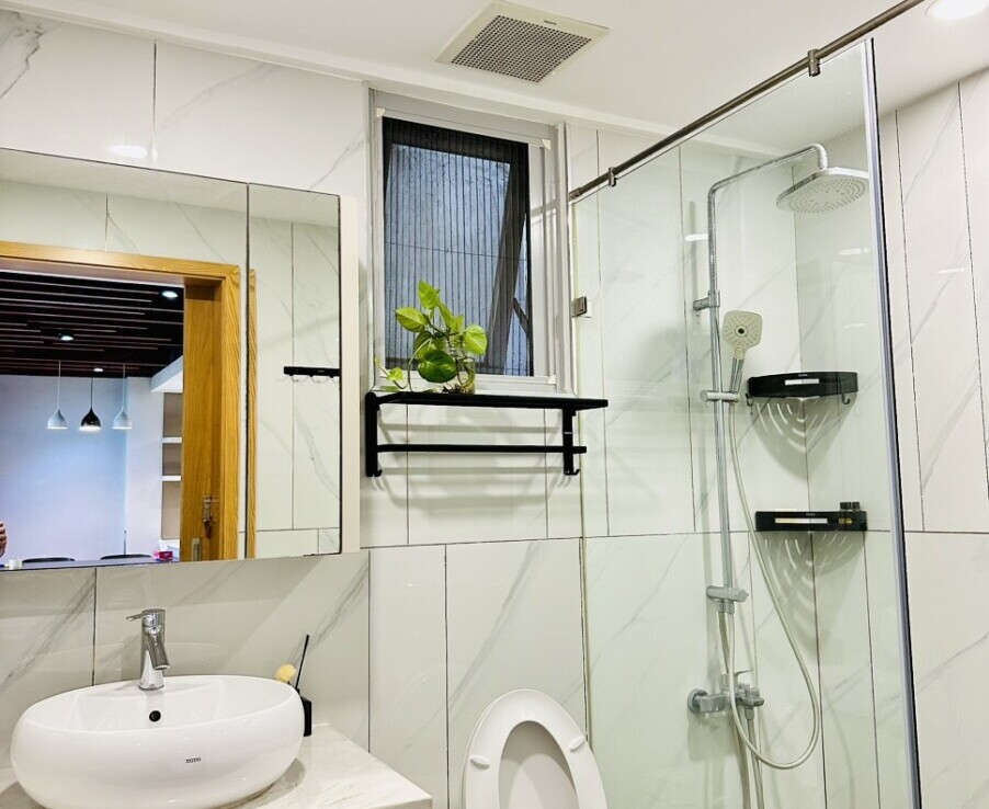 tollet can ho ban 3 902x738 - Cần bán nhanh căn hộ 133m2, chung cư Scenic Valley 1, giá 14.5 tỷ, nội thất cao cấp.