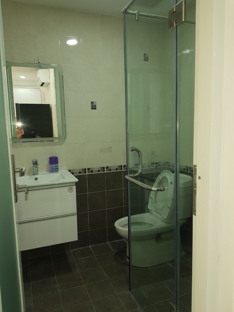 tollet can ho ban 4 - Bán căn hộ chung cư Sky Garden 2, 89m2, 02pn, giá 6.2 tỷ, nội thất đầy đủ.