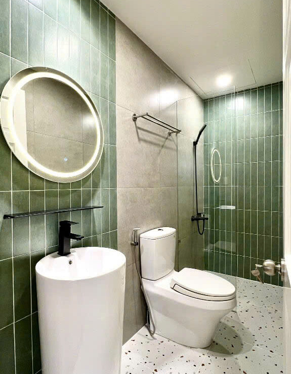 tollet can ho ban 8 575x738 - Sở hữu ngay căn hộ 71m2, chung cư Sky Garden 3, 5.850 tỷ, 03pn, nhà đẹp, đang có hợp đồng thuê cao.