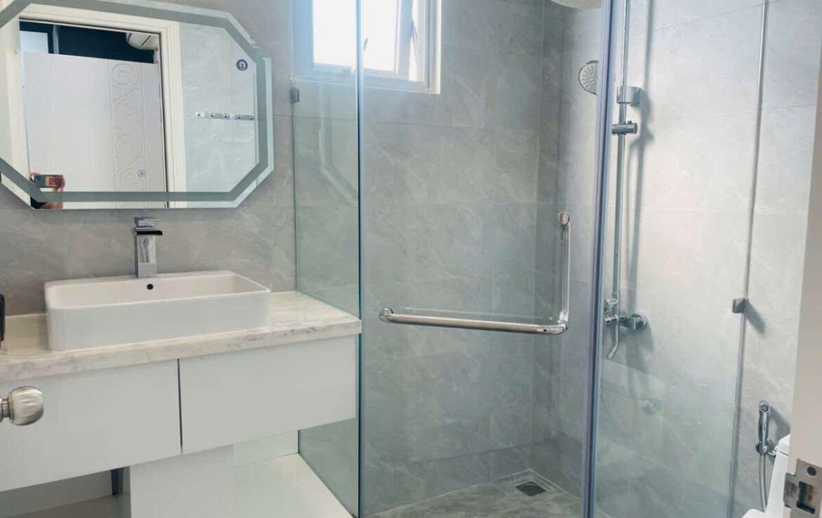 tollet can ho cho thue 1 1170x738 - Cho thuê căn góc chung cư Scenic Valley 1, 03pn, giá 1.500usd/tháng, nhà đẹp, xem nhà dễ.