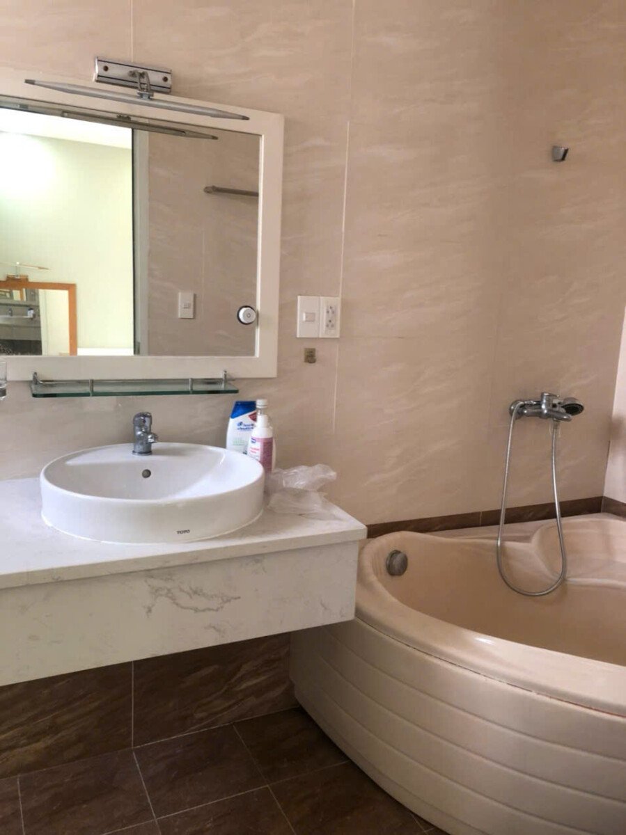 tollet can ho cho thue - Cho thuê căn hộ chung cư Scenic Valley 1, 02pn, giá 24tr/tháng, nội thất đầy đủ.