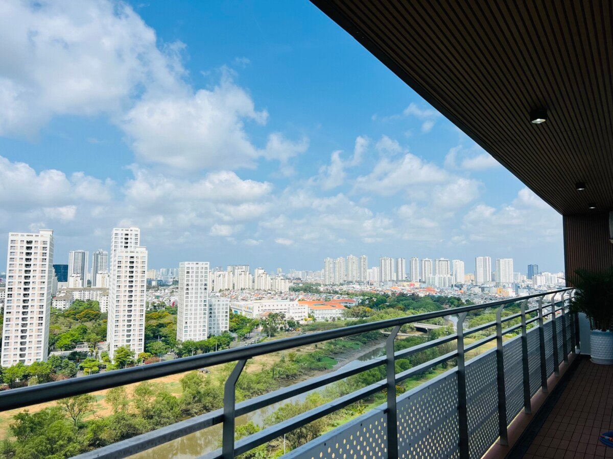 view balcony can ho ban 1 - Chủ gửi bán gấp căn hộ 3pn view sông chung cư Scenic Valley 1 giá 17 tỷ