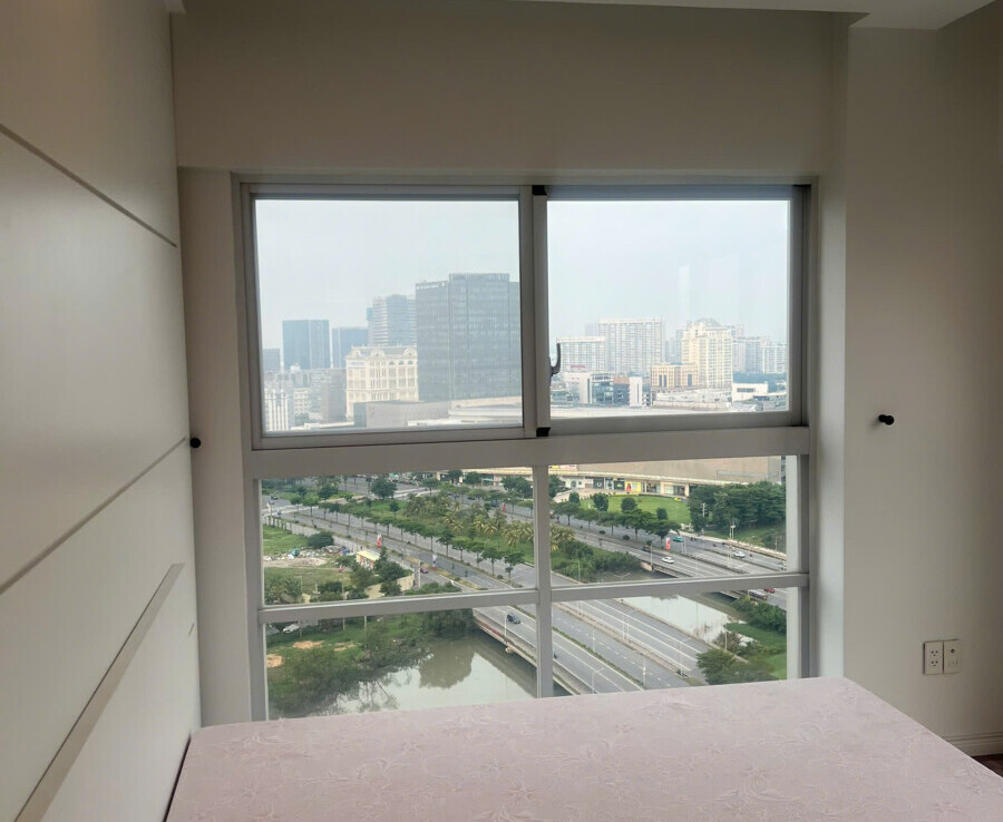 view cua so phong ngu 900x738 - Giá mua bán căn hộ 3pn số 02 tòa H chung cư Happy Valley phường Tân Hưng T3/2026