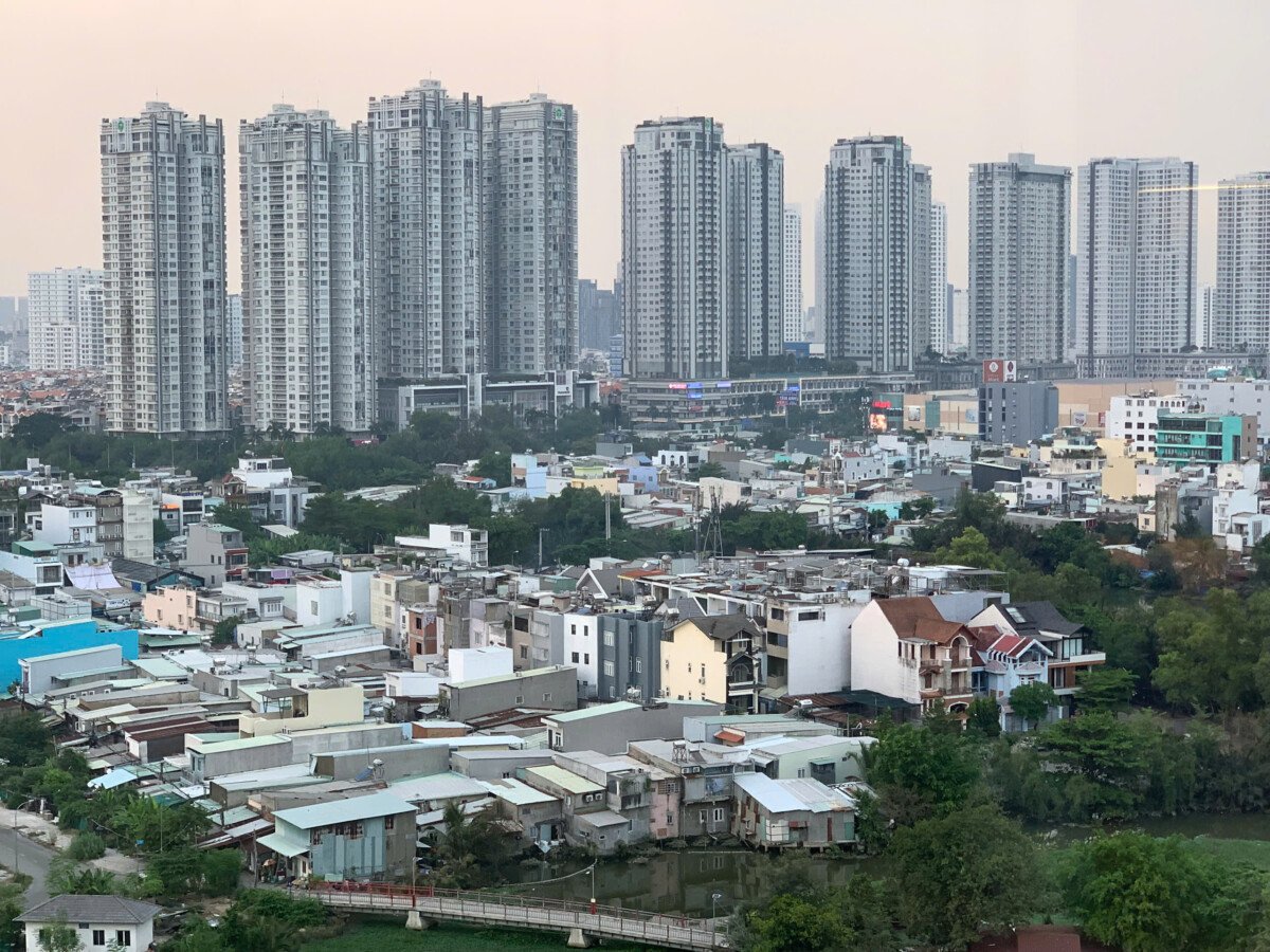 view phong khach can ho - Giá mua bán căn hộ 3pn lầu 16 chung cư Sky Garden 3 phường Tân Hưng T3/2026