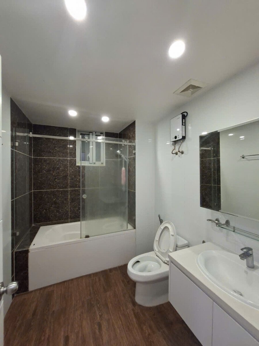 wc bon tam nam - Cho thuê căn hộ Scenic Valley 1. DT 89m2 Nhà đẹp- nội thất đầy đủ- 2 phòng-2wc- View hồ bơi- Giá 20 Triệu/Tháng