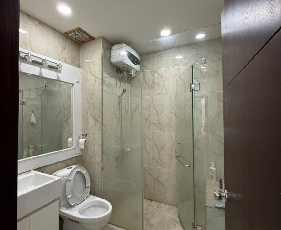 wc can ho ban 2 900x738 - Giảm 100 Triệu bán nhanh căn Sky Garden 3. DT 56m2 Thiết kế 2 Phòng-1wc- lầu 18. Sổ sẵn Giá 4.250 Tỷ
