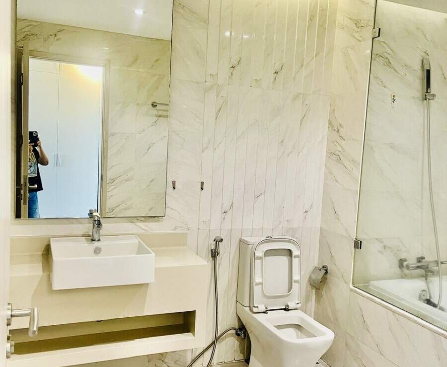 wc can ho cho thue 3 900x738 - Cho thuê căn hộ Midtown Tòa M5. DT 130m2 Thiết kế 3 phòng ngủ-3wc- Rộng rãi- Giá 40 Triệu/Tháng