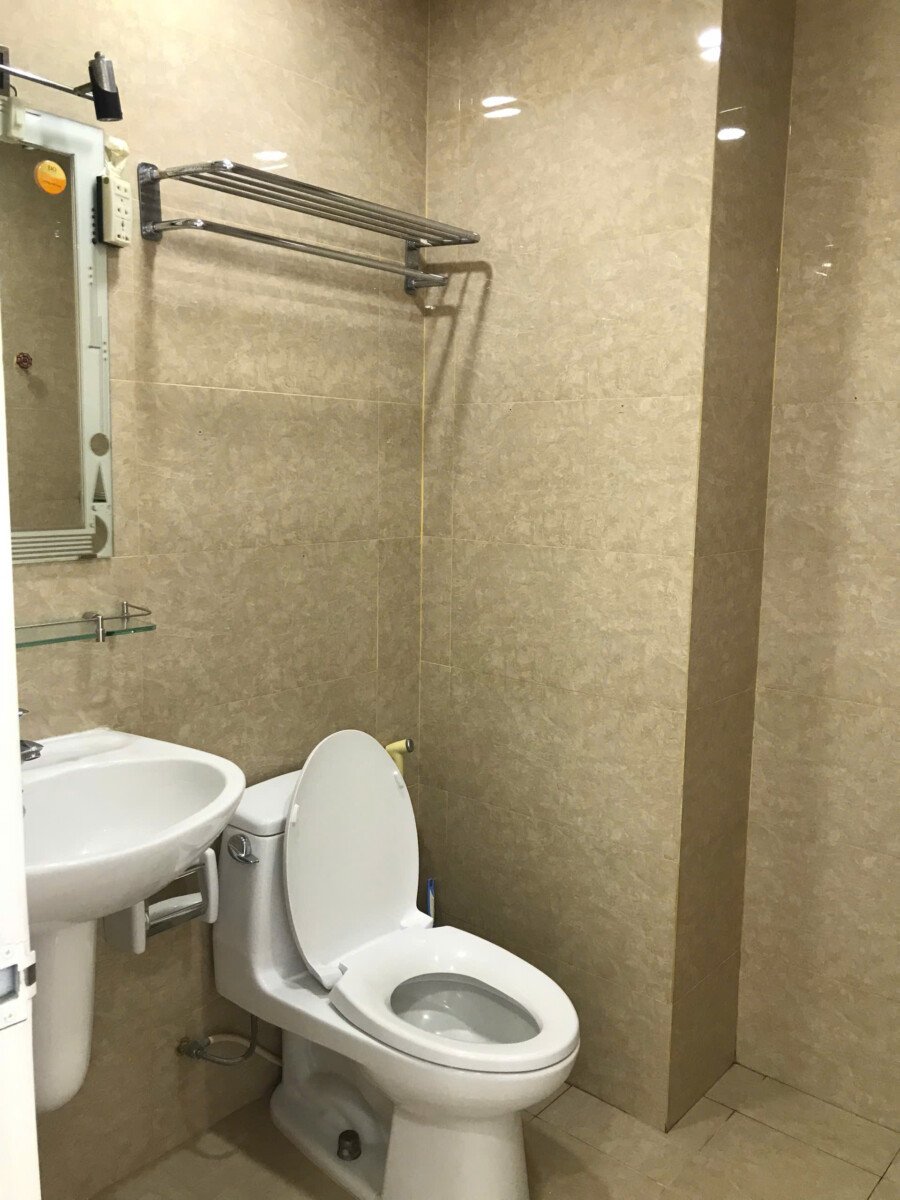 wc can ho cho thue - Cho thuê căn góc Sky Garden 3. DT 74m2 Thiết kế 2 phòng ngủ-2wc- View trực diện hồ bơi- Giá 19 Triệu/Tháng