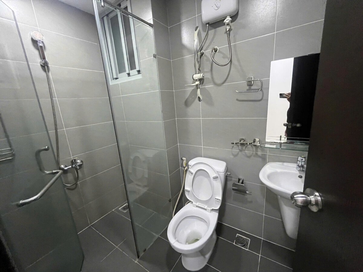 wc can ho scenic cho thue 3 - Cho thuê căn hộ Scenic Valley 1. DT 71m2 Nhà đẹp- Tone trắng- 2 Phòng ngủ-2wc- Giá thuê 18 Triệu/Tháng