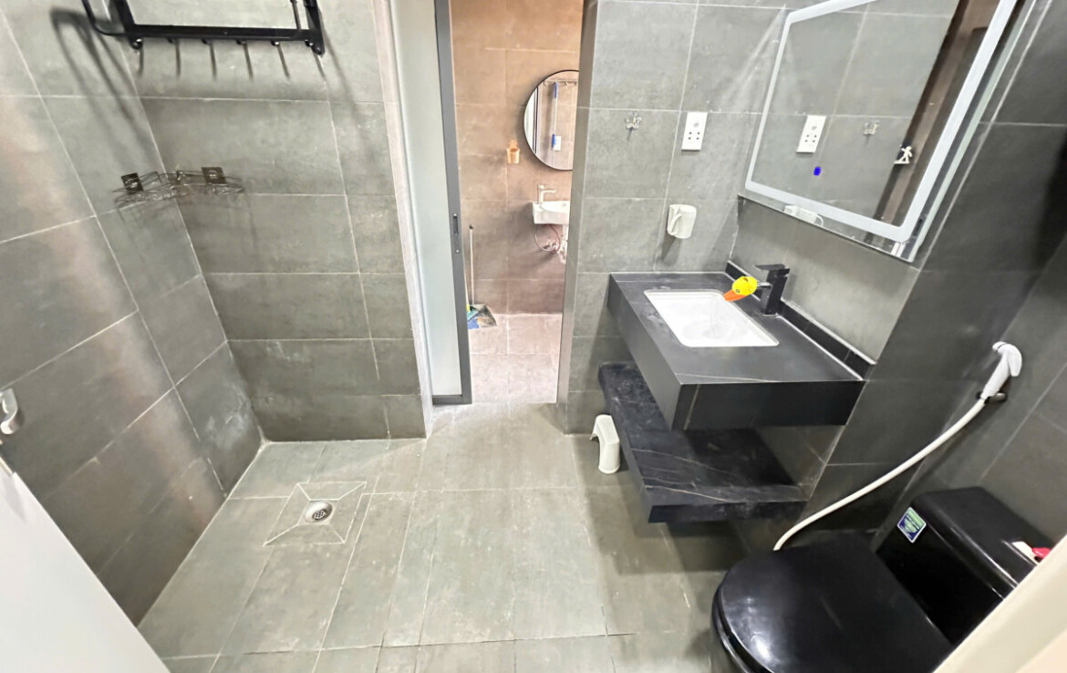 wc can ho sky 1 ban 1170x738 - Bán căn hộ Sky Garden 1. DT 71m2 Nhà đẹp- Lầu cao- View không bị chắn- 2 phòng-2wc- Giá tốt 4.9 Tỷ