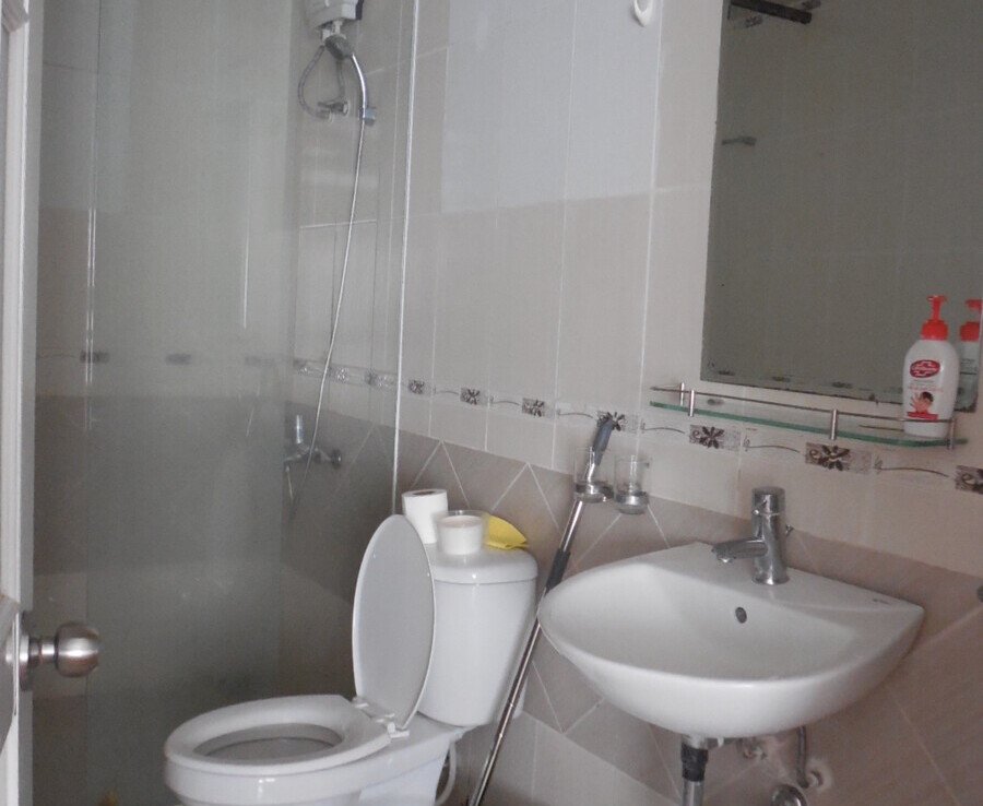 wc can ho sky 3 ban 2 900x738 - Bán nhanh căn hộ Sky Garden 3. DT 70m2 Nhà tiện về decor theo sở thích- 2 Phòng-2wc- View hướng bắc. Giá rẻ 5.350 Tỷ