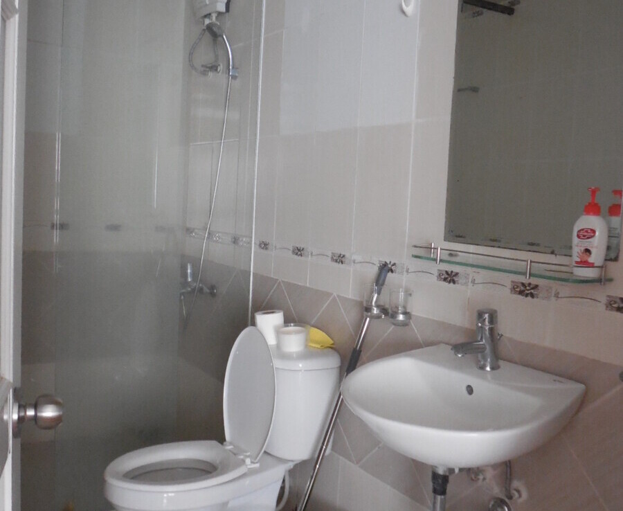 wc can ho sky 3 ban 900x738 - Bán nhanh căn Sky Garden 3. DT 70m2 Thiết kế 2 Phòng ngu-2wc- Nội thất như hình- Giá tốt 5.390 Tỷ