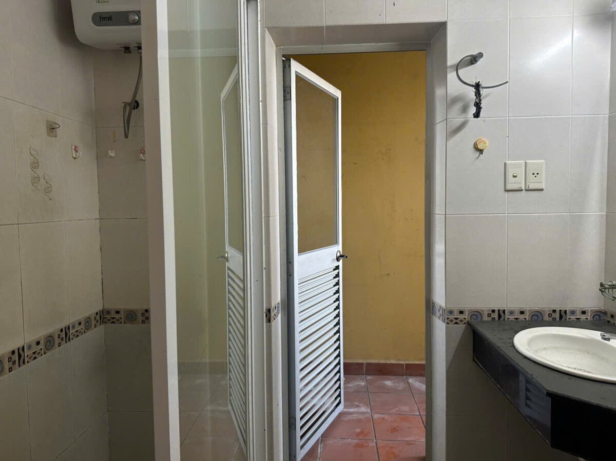 wc chung - Bán gấp căn hộ Sky Garden 1. DT 71m2 Nhà cơ bản tiện mua sửa lại- 2 Phòng-1wc- Giá chỉ 4.750 Tỷ