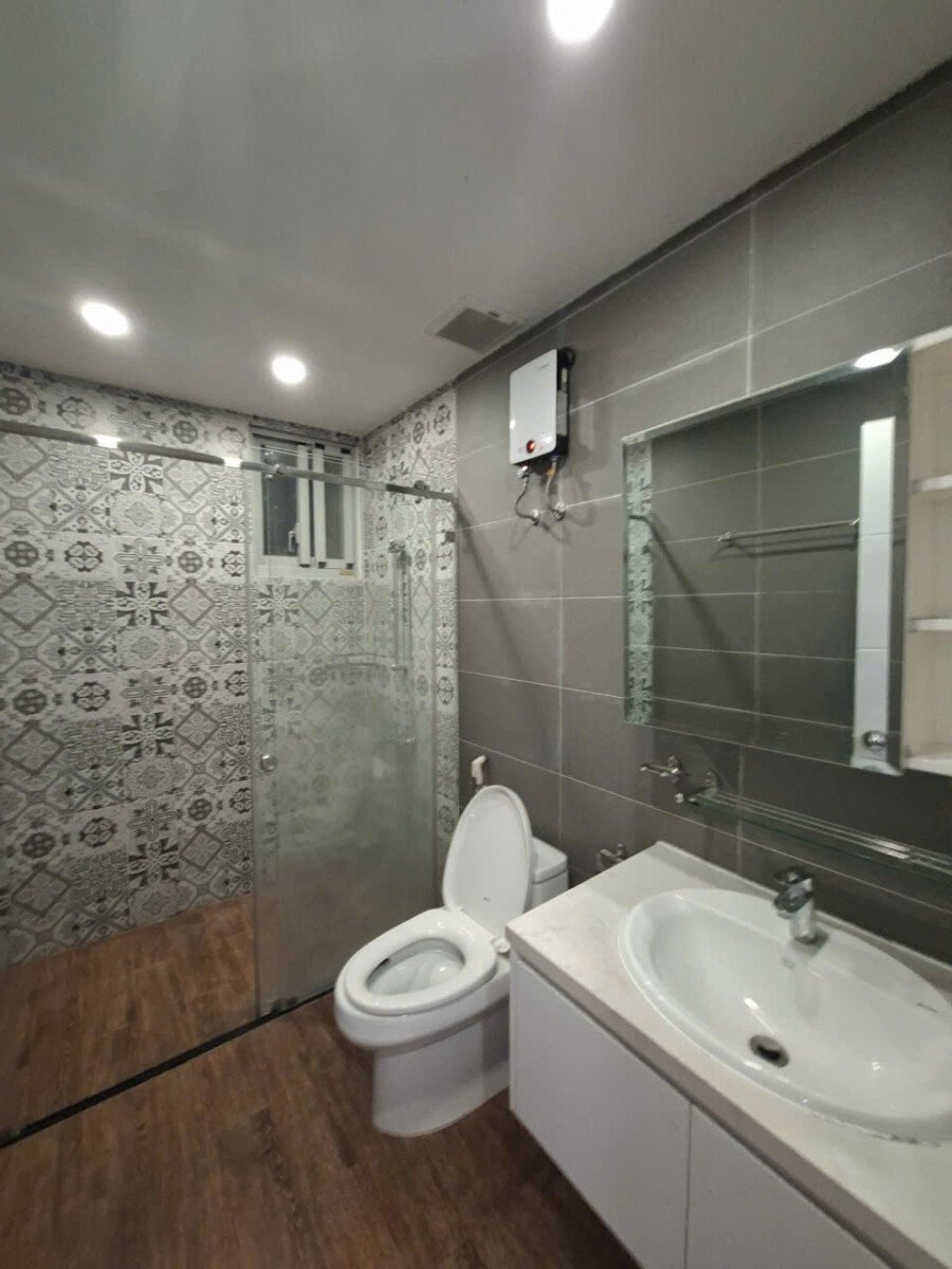 wc rat rong - Cho thuê căn hộ Scenic Valley 1. DT 89m2 Nhà đẹp- nội thất đầy đủ- 2 phòng-2wc- View hồ bơi- Giá 20 Triệu/Tháng