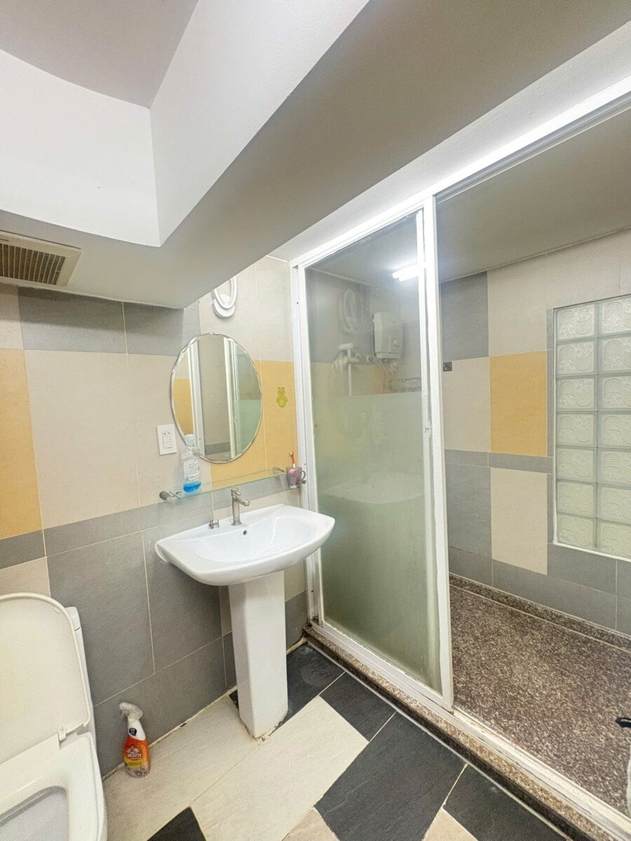wc - Cho thuê Duplex Sky Garden 1. DT 160m2 Thiết kế 5 Phòng ngủ-4wc- Nội thất như hình- Giá 26 Triệu/Tháng